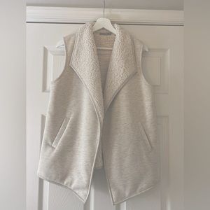 Women’s Dania Sherpa Flyaway Vest in Heathered Oatmeal (Medium)